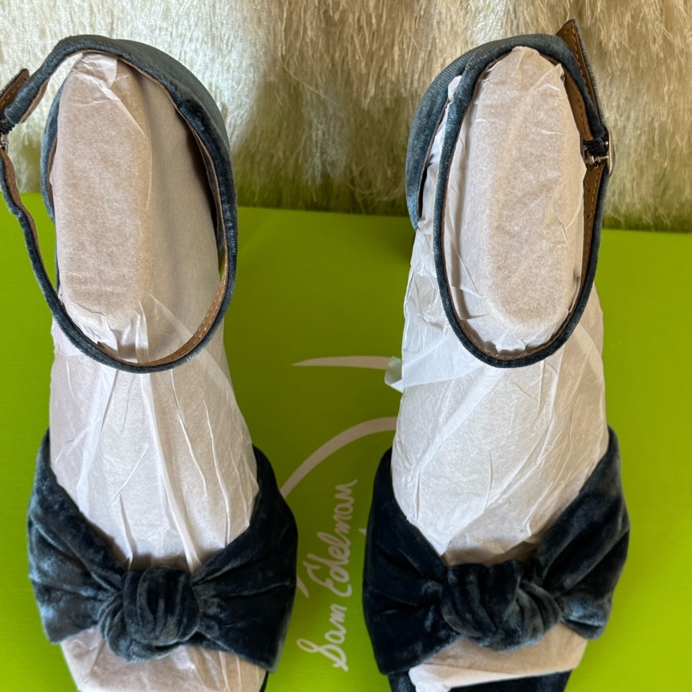 Brand New in Box. SAM EDELMAN Blue Velvet Heels w/Knot Detail. GORGEOUS. Size 8 - Picture 6 of 9